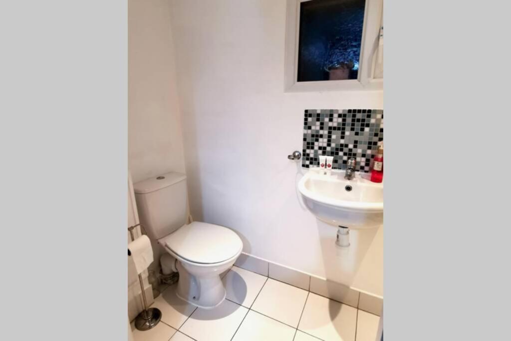 Private Comfortable Guest Suite - นอตติงแฮม ภายนอก รูปภาพ
